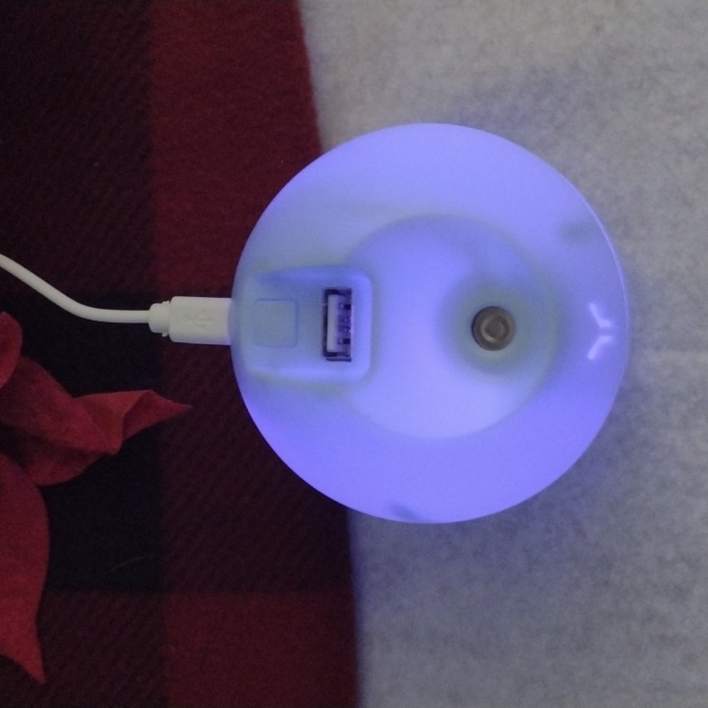 Blue LED Humidifier New - Picture 3 of 6